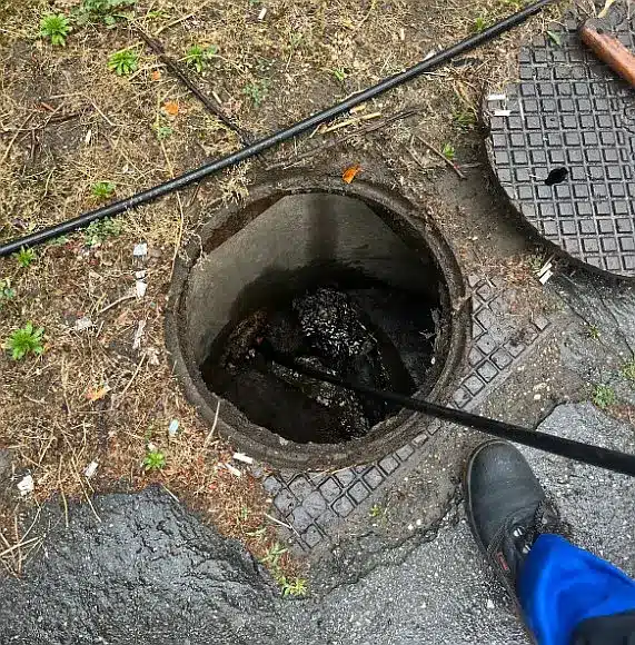 Munkában a WOMA - Világi Duguláselhárítás